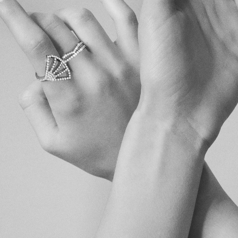 Glow Fan Ring