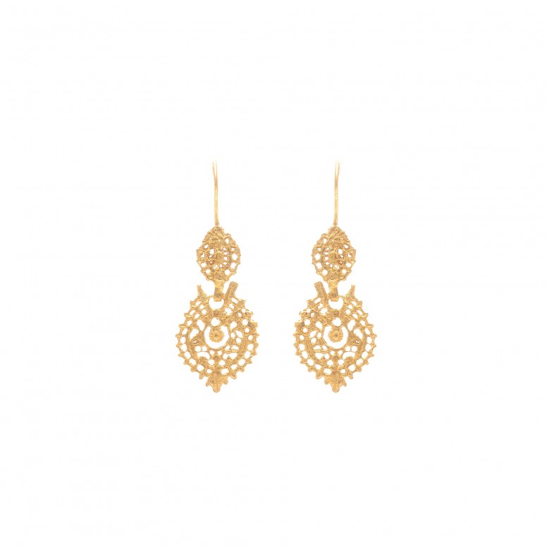 19,2K Gold Queen Earrings