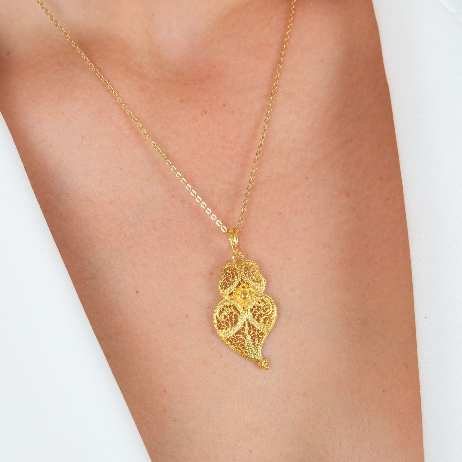 Collar Corazón de Viana Plata Dorada
