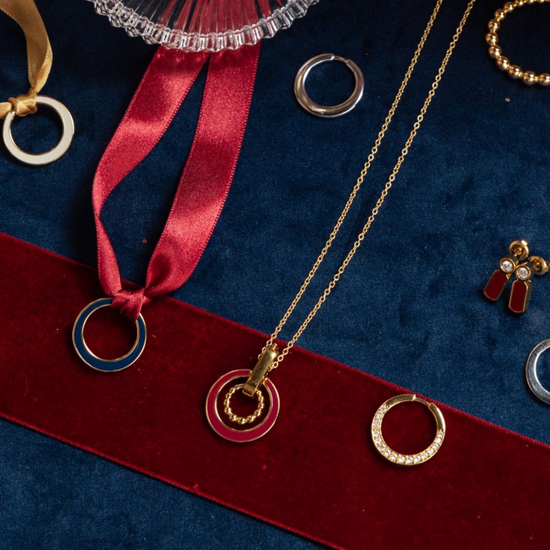 Mood Rouge Gold Necklace and Earrings Set