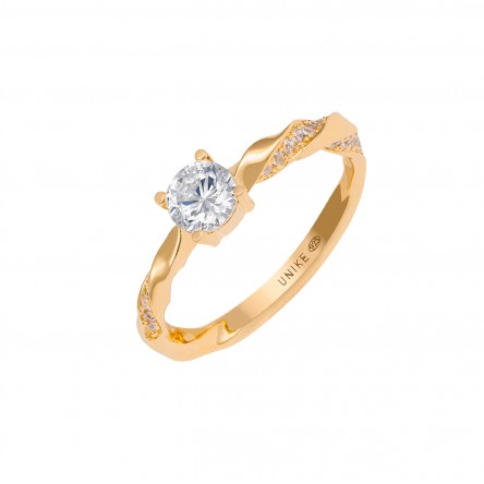 Classy & Chic Solitaire Braid Ring