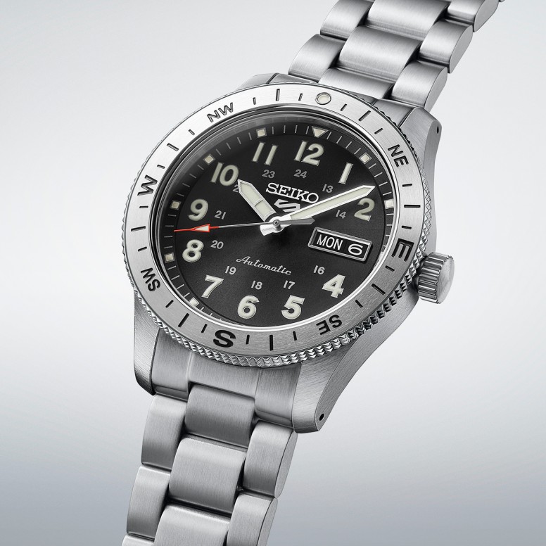 5 Sports Field Black Watch