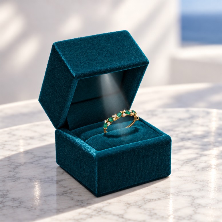 Ring Olive 18K Gold Emerald and Diamonds