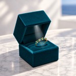 Ring Olive 18K Gold Emerald and Diamonds